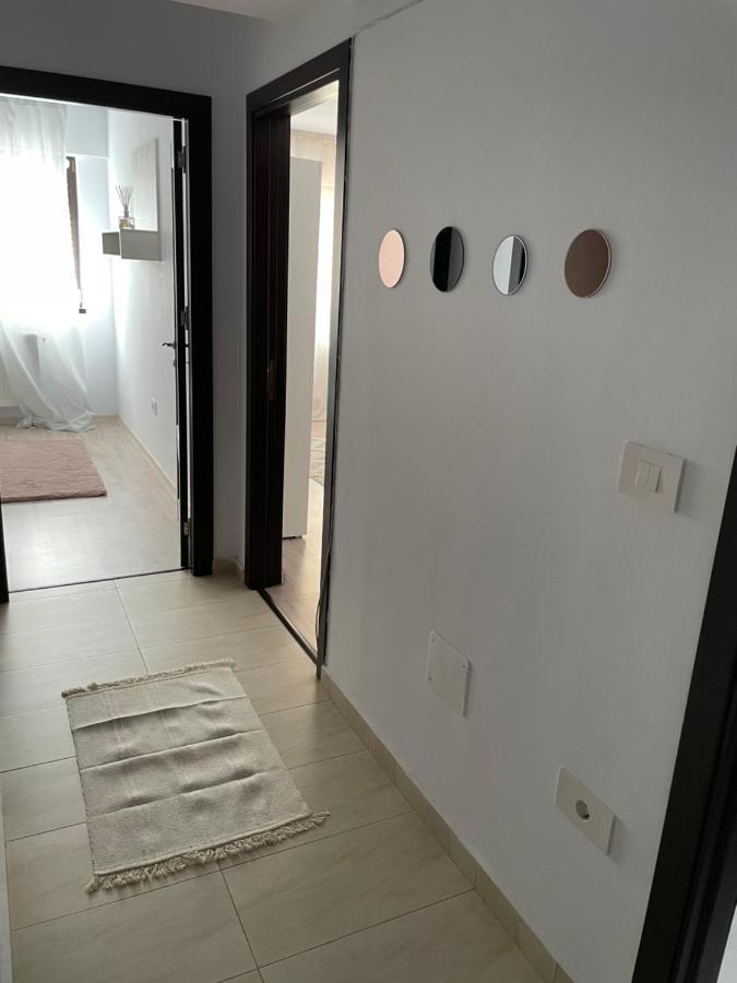 Apartmán The Mirror - Quiet & Friendly Place In Copou Iasi Exteriér fotografie